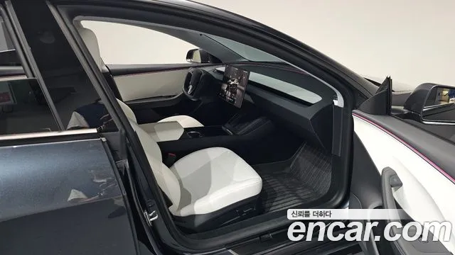 Tesla Model 3 — Фото автомобиля 10