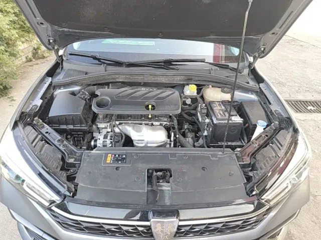 Roewe i5 — Фото автомобиля 19