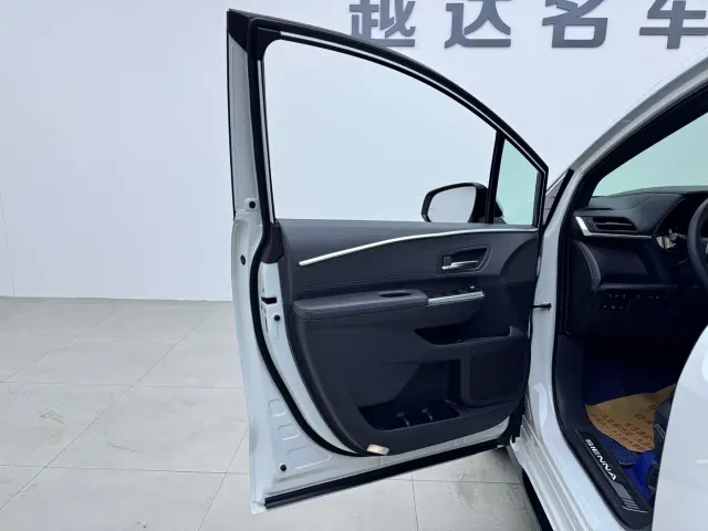 Toyota Sienna — Фото автомобиля 6