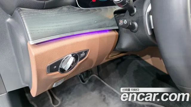 Mercedes-Benz E-Class — Фото автомобиля 16
