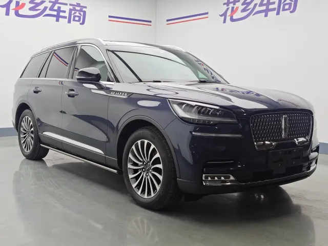 Lincoln Aviator — Фото автомобиля 2