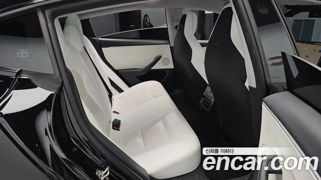 Tesla Model 3 — Фото автомобиля 18