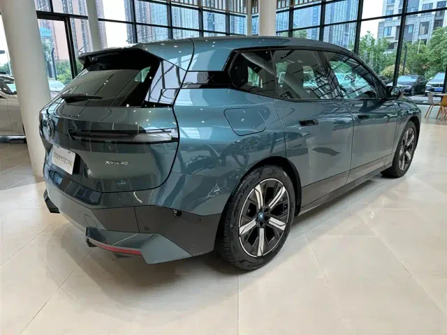 BMW iX — Фото автомобиля 2