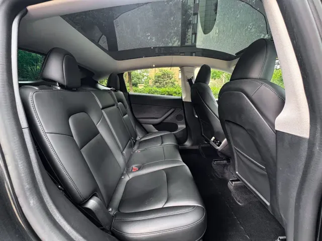 Tesla Model Y — Фото автомобиля 12