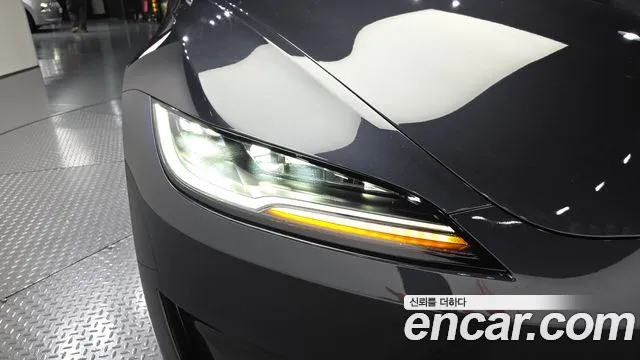 Tesla Model 3 — Фото автомобиля 6