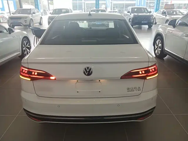 Volkswagen Bora — Фото автомобиля 5