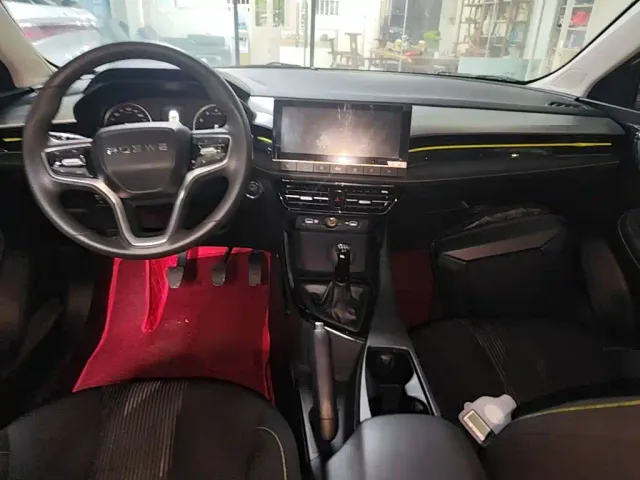Roewe i5 — Фото автомобиля 9