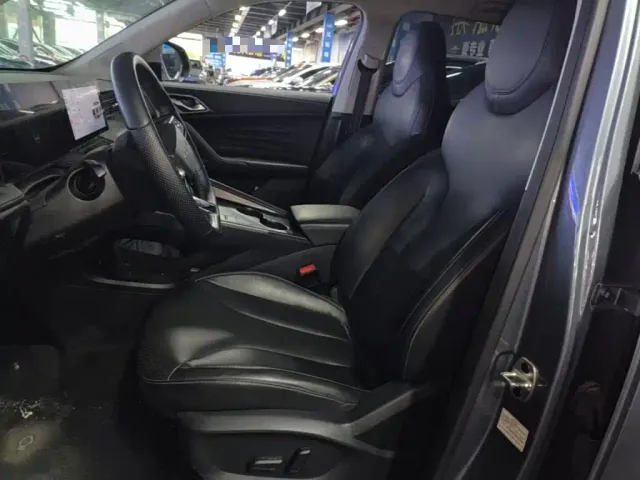 Roewe RX5 — Фото автомобиля 14