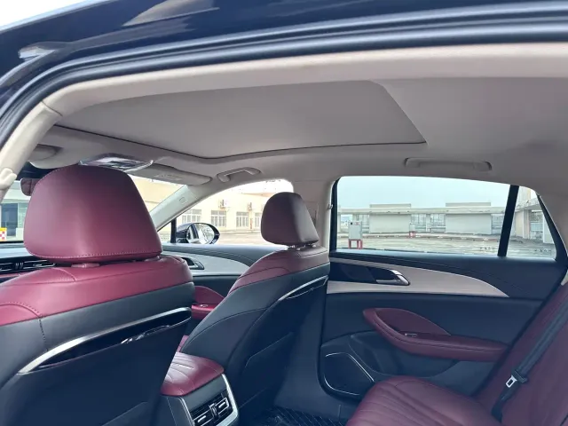 Hongqi H5 — Фото автомобиля 10