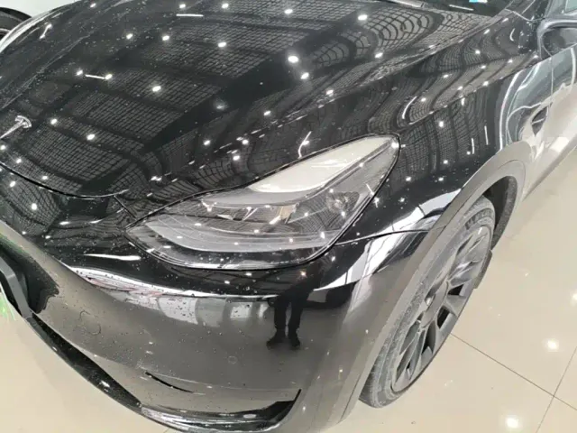 Tesla Model Y — Фото автомобиля 23