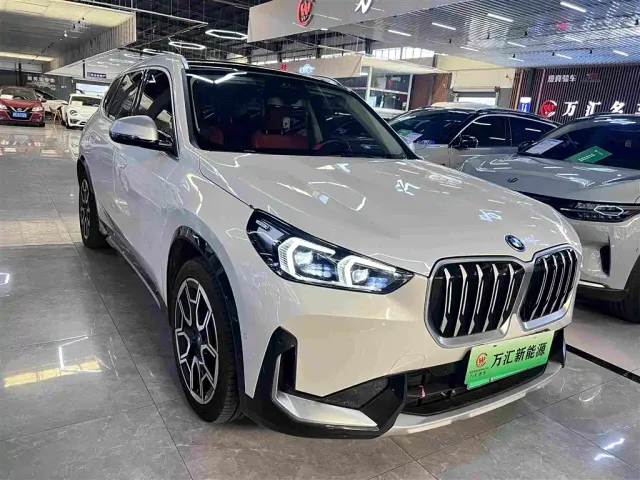 Фотография автомобиля — BMW iX1