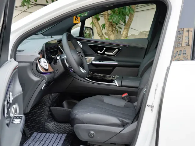 Mercedes-Benz EQE SUV — Фото автомобиля 11