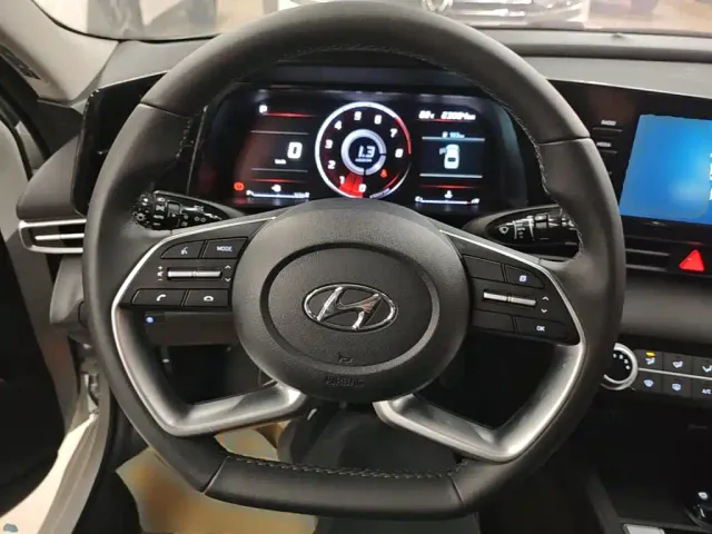 Hyundai Elantra — Фото автомобиля 10