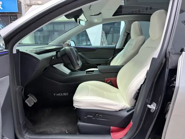 Tesla Model Y — Фото автомобиля 8