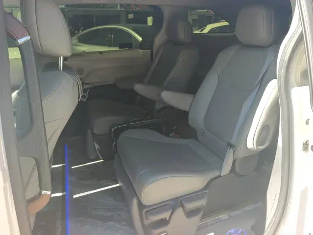 Toyota Granvia — Фото автомобиля 11