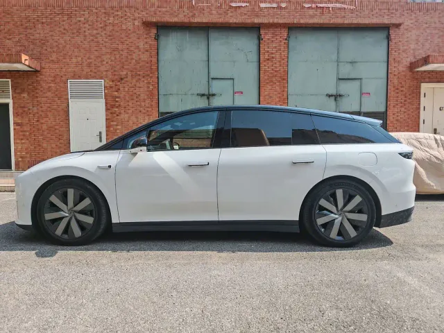 Li Auto i6 — Фото автомобиля 5