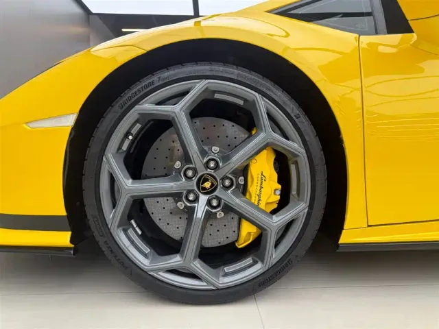 Lamborghini Huracan — Фото автомобиля 12