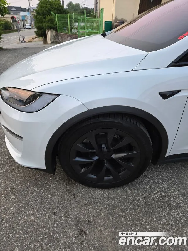 Tesla Model X — Фото автомобиля 2