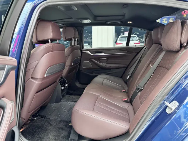 BMW 5 Series — Фото автомобиля 6
