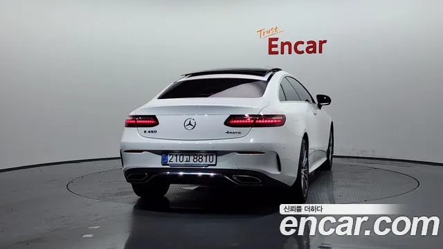 Mercedes-Benz E-Class — Фото автомобиля 4
