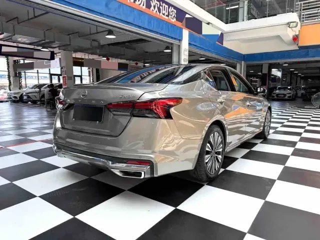 Nissan Teana — Фото автомобиля 13