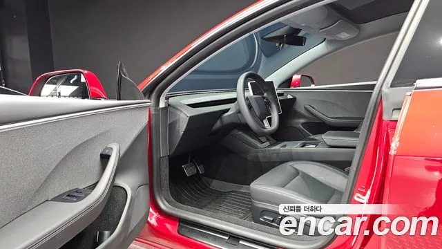 Tesla Model 3 — Фото автомобиля 15