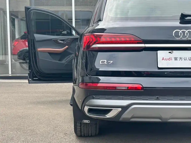 Audi Q7 — Фото автомобиля 7