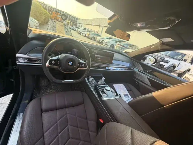 BMW 7 Series — Фото автомобиля 8