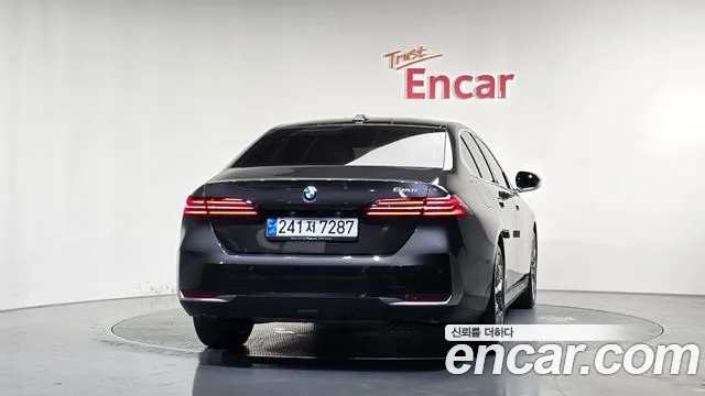 BMW 5 Series G60 — Фото автомобиля 4