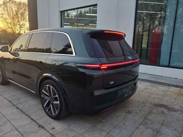 Li Auto L8 — Фото автомобиля 4
