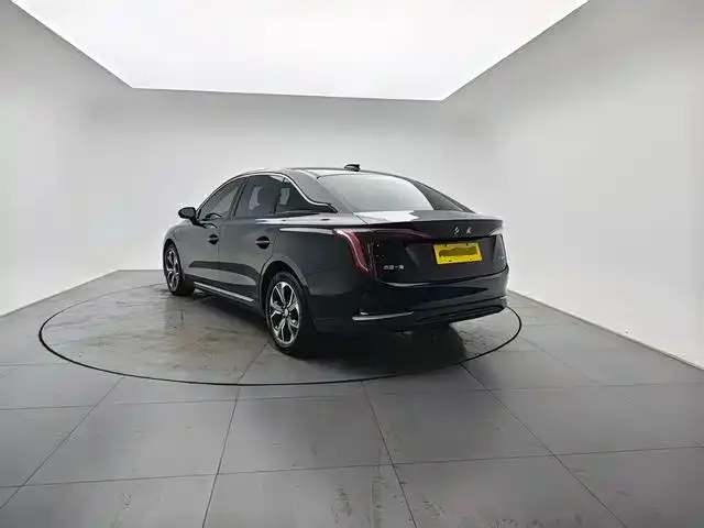 Hongqi E-QM5 — Фото автомобиля 9