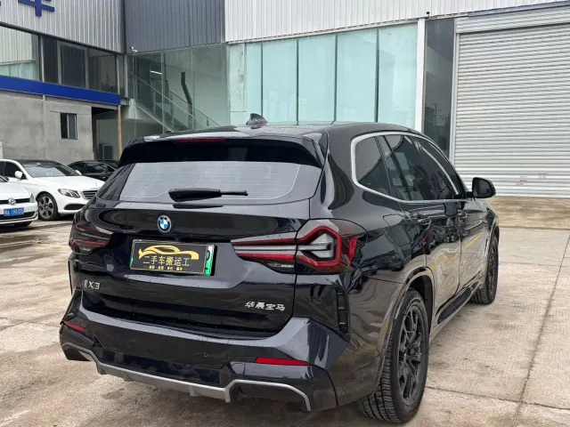 BMW iX3 — Фото автомобиля 7
