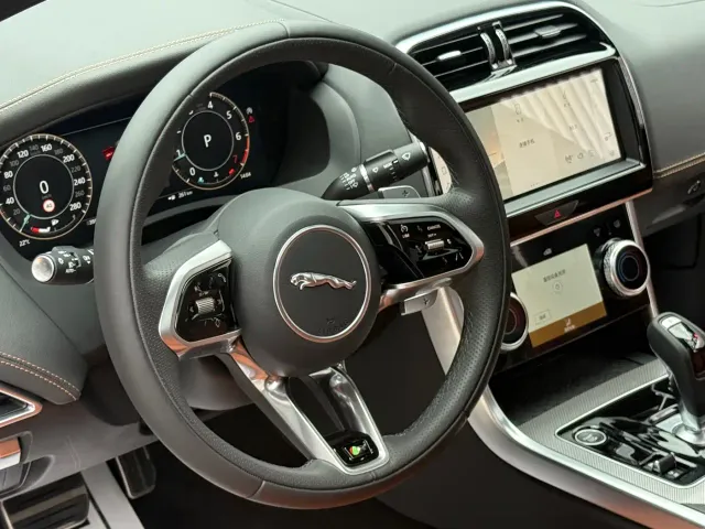 Jaguar XEL — Фото автомобиля 16