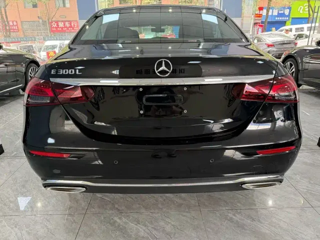 Mercedes-Benz E-Class — Фото автомобиля 8