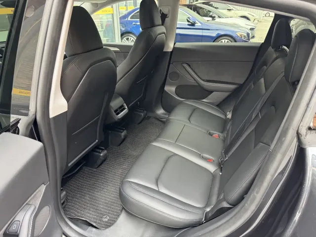 Tesla Model Y — Фото автомобиля 8