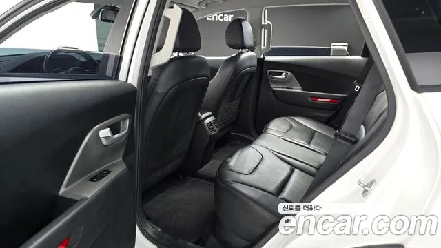Kia Niro — Фото автомобиля 11