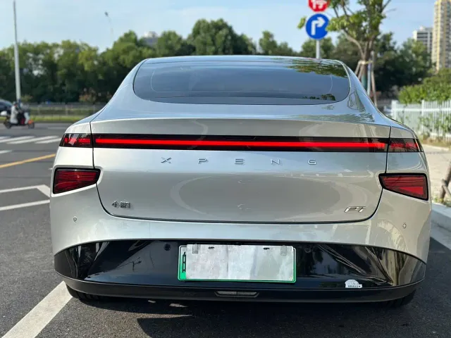 Xpeng P7 — Фото автомобиля 5