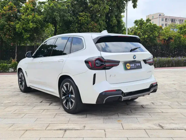 BMW iX3 — Фото автомобиля 7