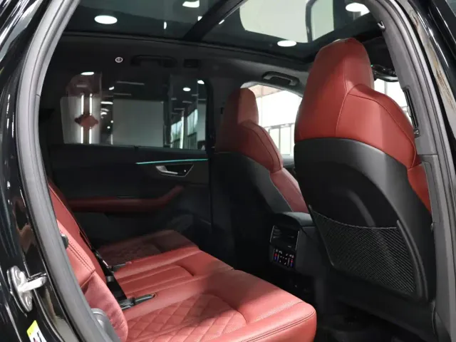 Audi SQ7 — Фото автомобиля 13