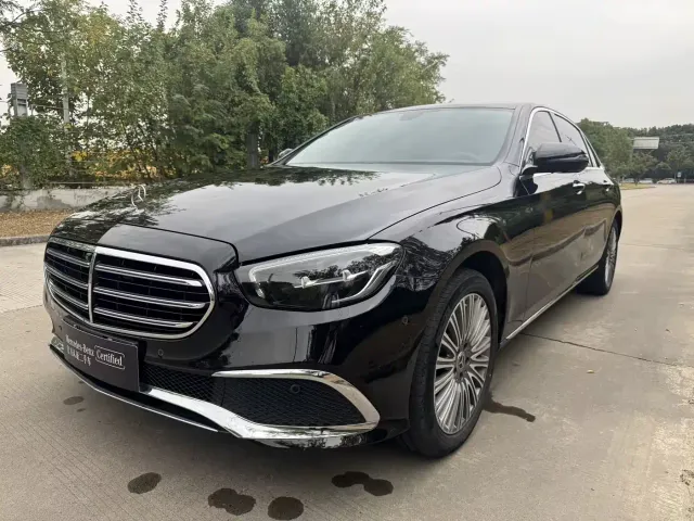 Фотография автомобиля — Mercedes-Benz E-Class
