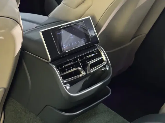 Bentley Flying Spur — Фото автомобиля 19