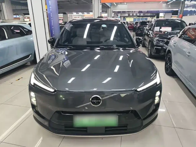 Volvo Volvo XC70 Plug-in Hybrid 2025 Standard — Фото автомобиля 2