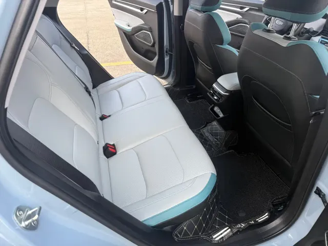 Geely Emgrand — Фото автомобиля 16