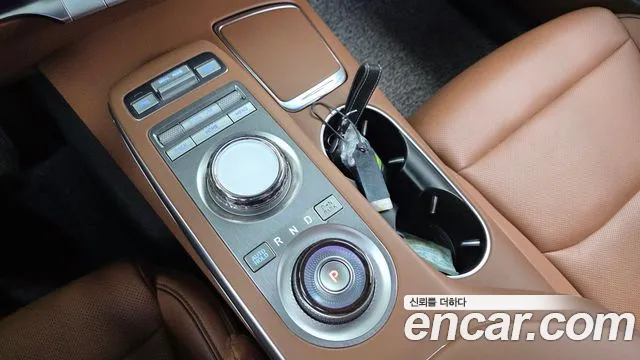 Genesis GV70 — Фото автомобиля 12