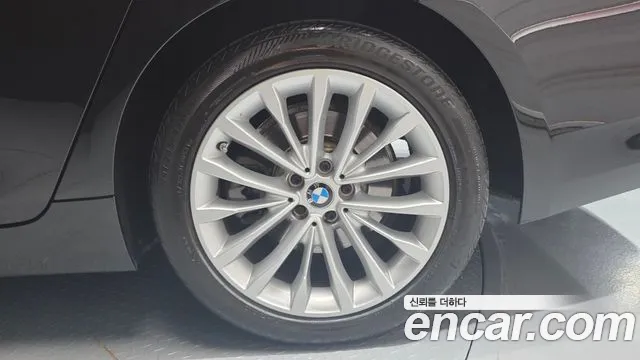 BMW 5 Series G30 — Фото автомобиля 6