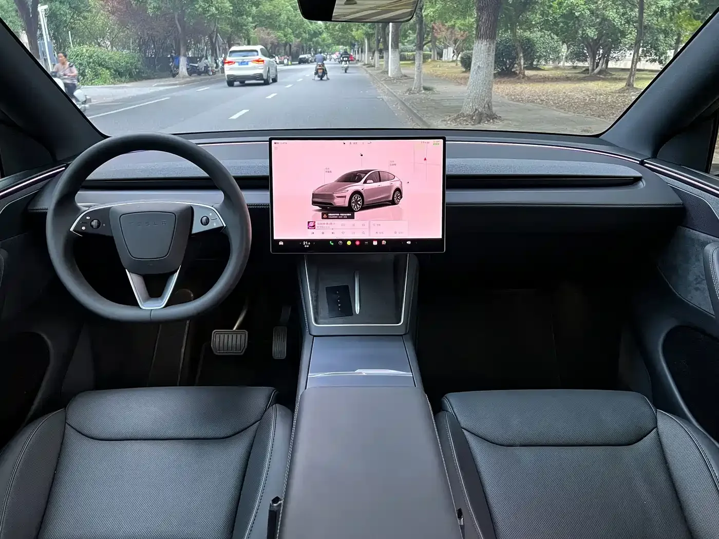 Tesla Model Y L 2025 Facelift Long Range AWD — Фото автомобиля 4