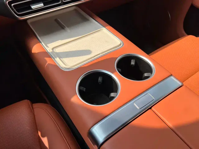 Li Auto L8 — Фото автомобиля 14