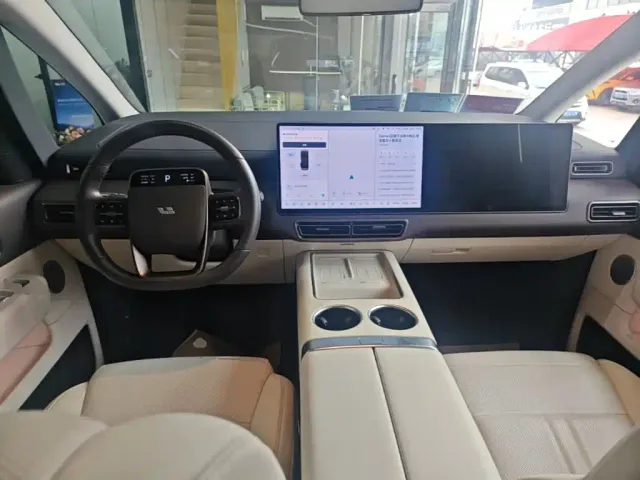 Li Auto MEGA — Фото автомобиля 9