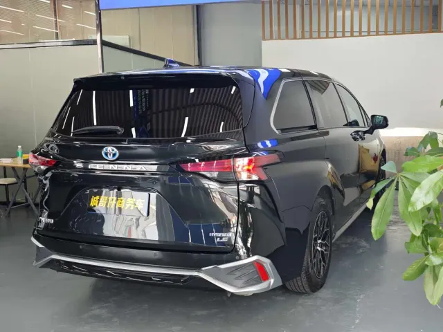 Toyota Sienna — Фото автомобиля 26