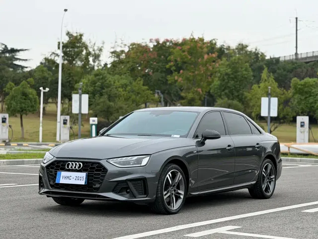 Фотография автомобиля — Audi A4L